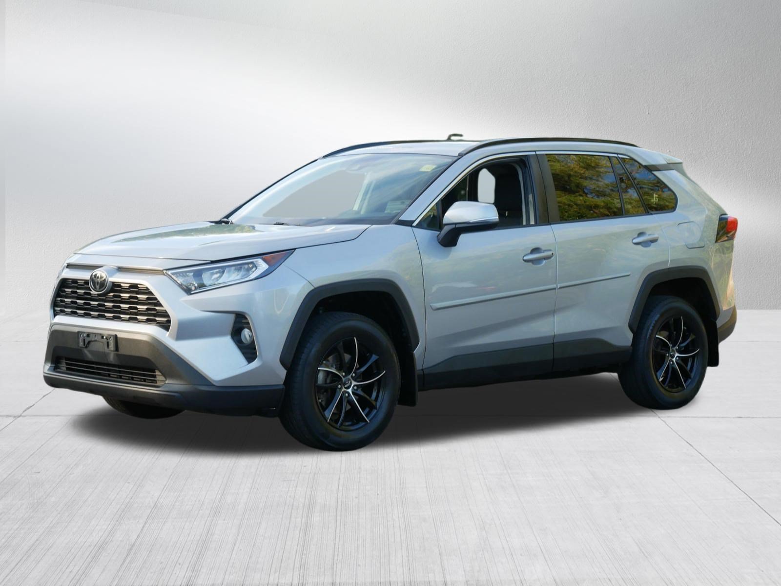 Used 2019 Silver Sky Metallic Toyota XLE image 3