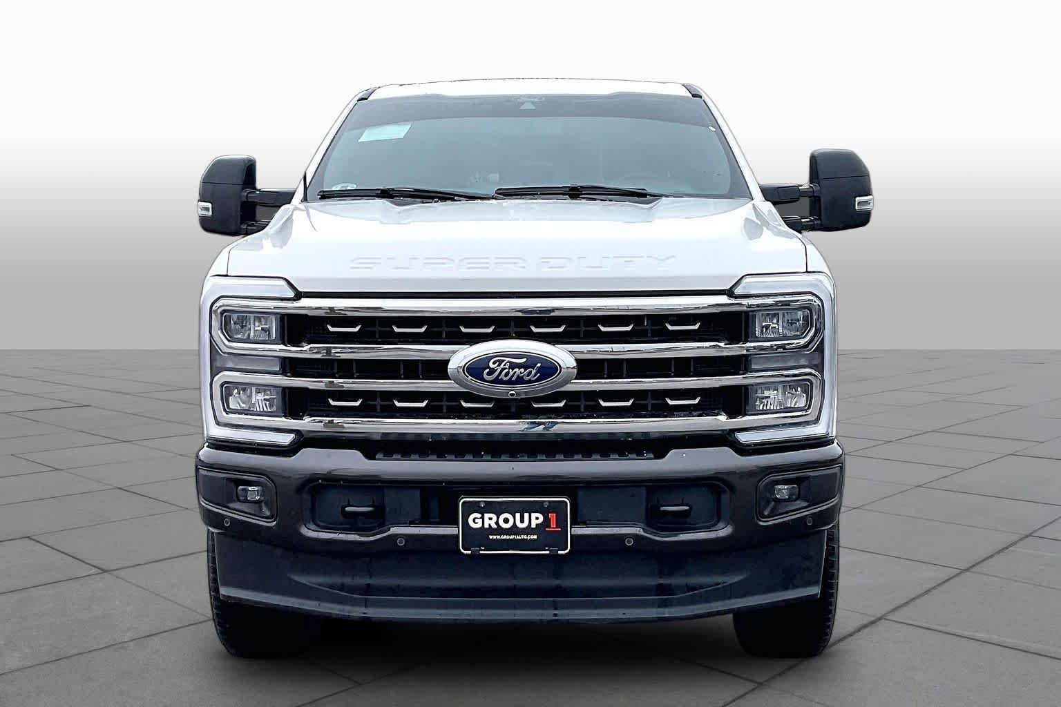 Used 2024 Star White Metallic Tri-Coat/Darkened Bronze Ford King Ranch image 4