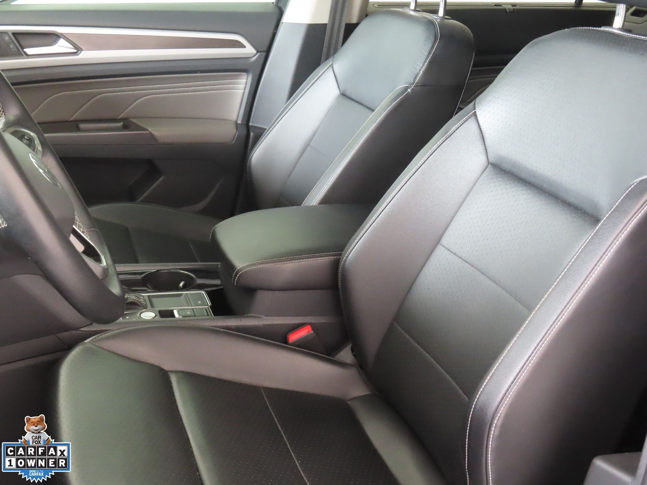 Used 2022 Black Volkswagen 2.0T SE w/Technology image 11