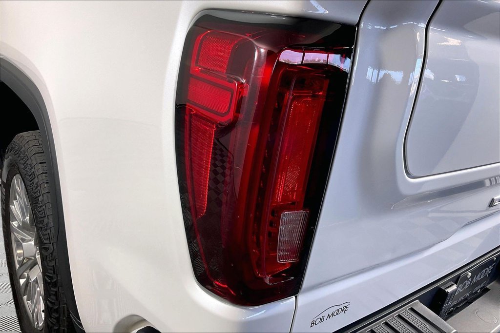 Used 2022 WHITE FROST TRICOAT GMC Denali image 21
