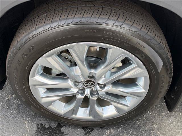 Used 2023  Toyota Limited image 38