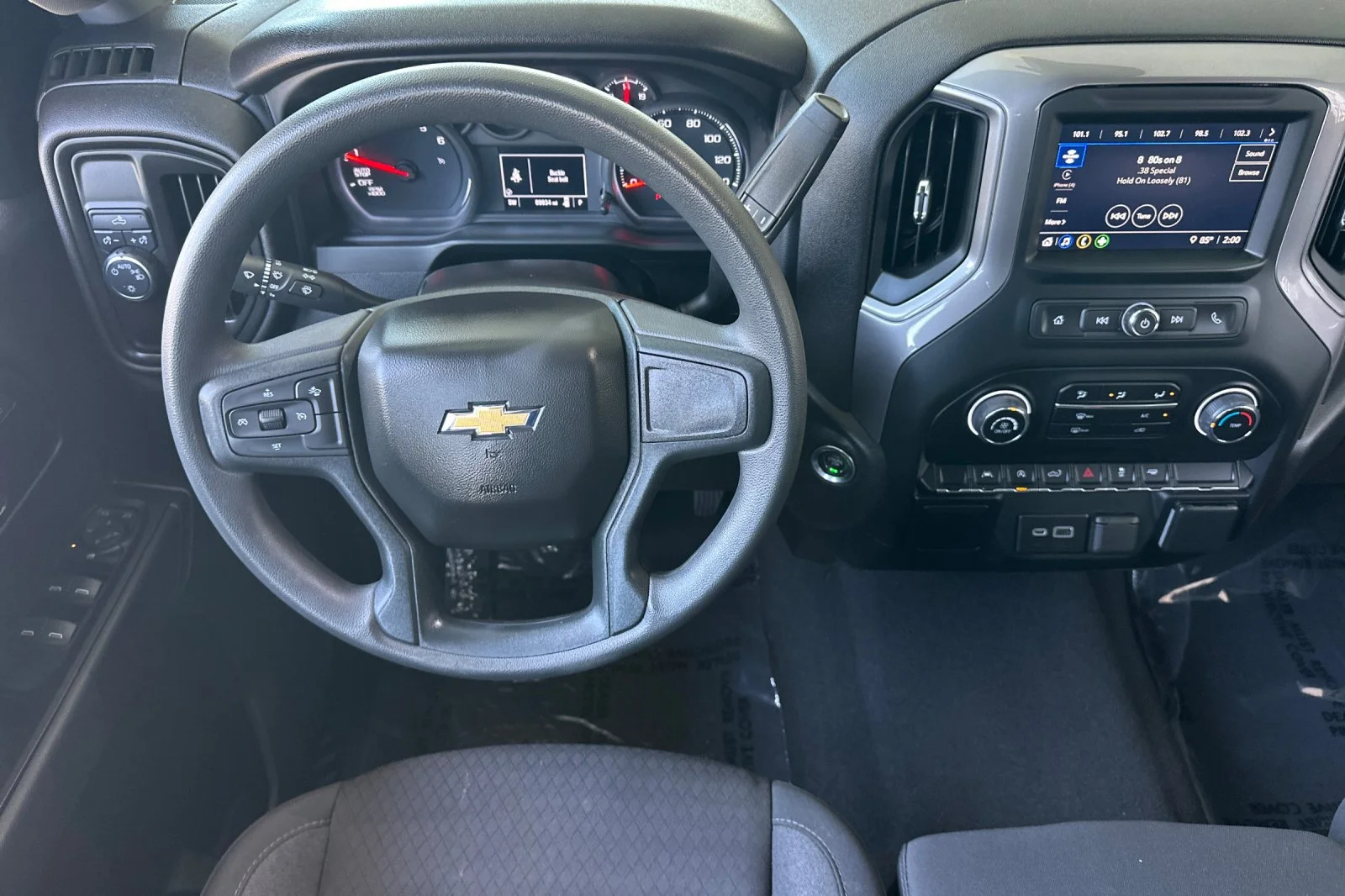 Used 2022 White Chevrolet Custom image 13
