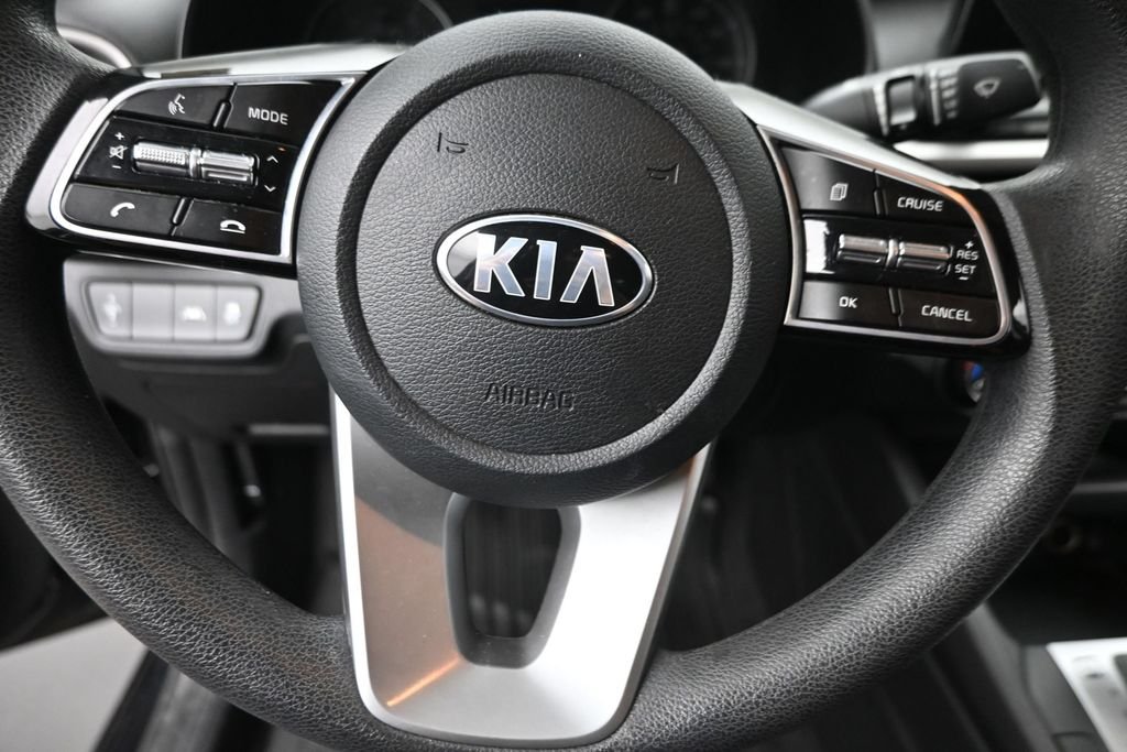 Used 2021 Black Kia FE image 16