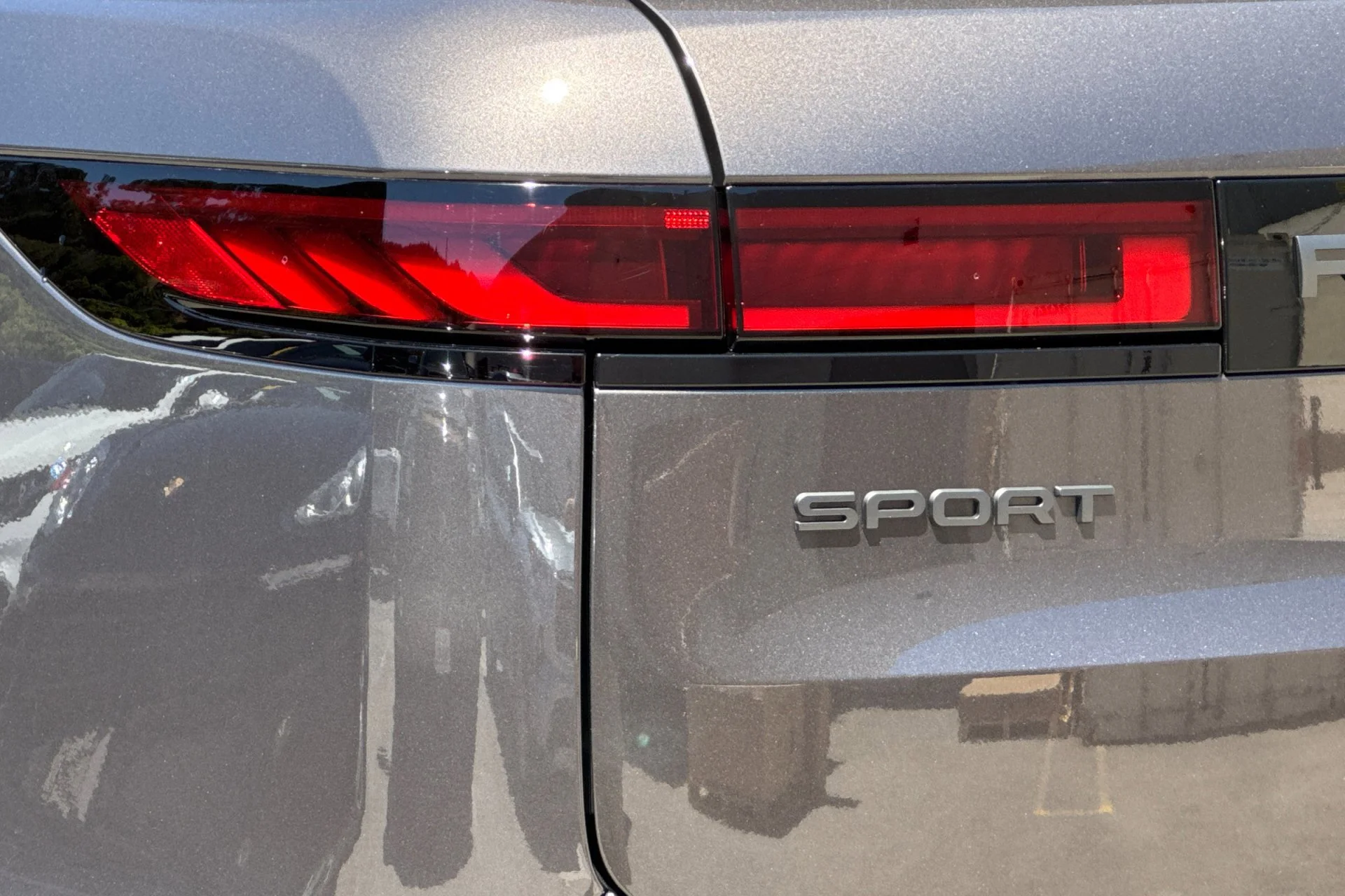New 2026 Charente Grey Land Rover Dynamic SE image 12
