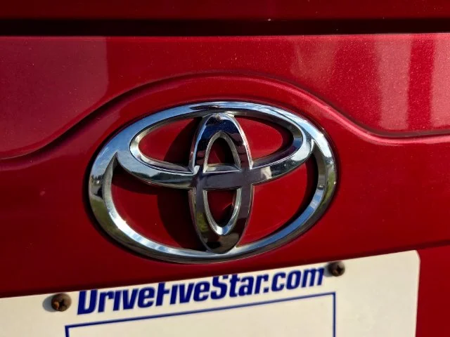 Used 2013 Red Toyota SE image 31