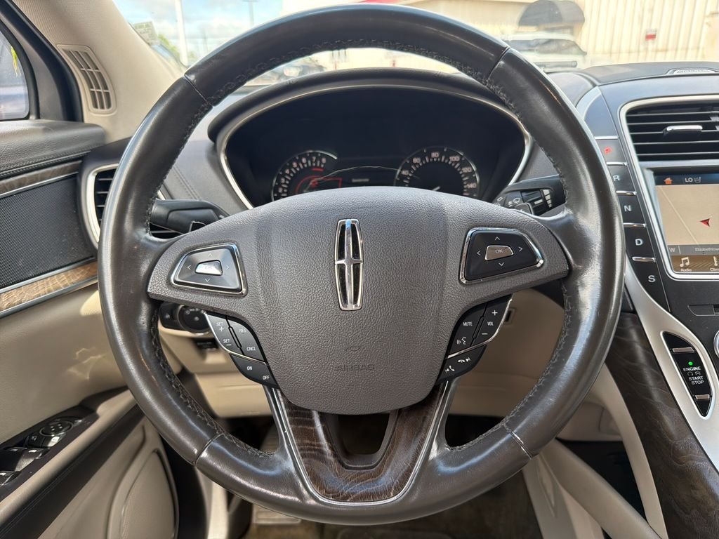 Used 2018 Brown Lincoln Reserve image 17