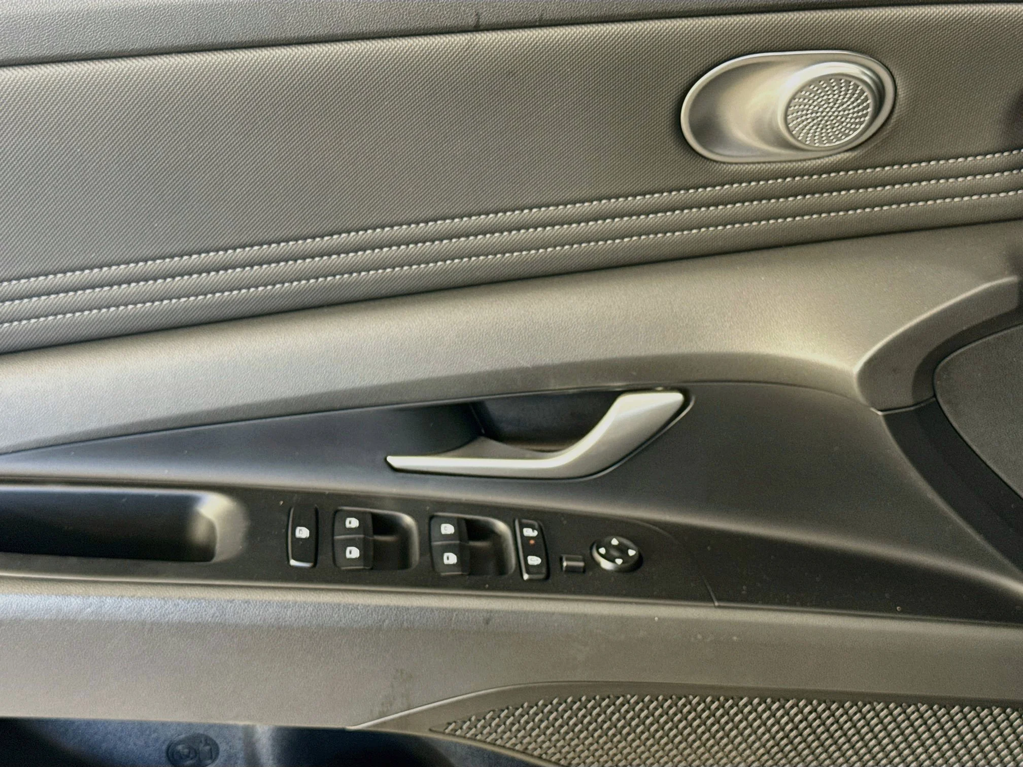 Used 2025  Hyundai Limited image 20