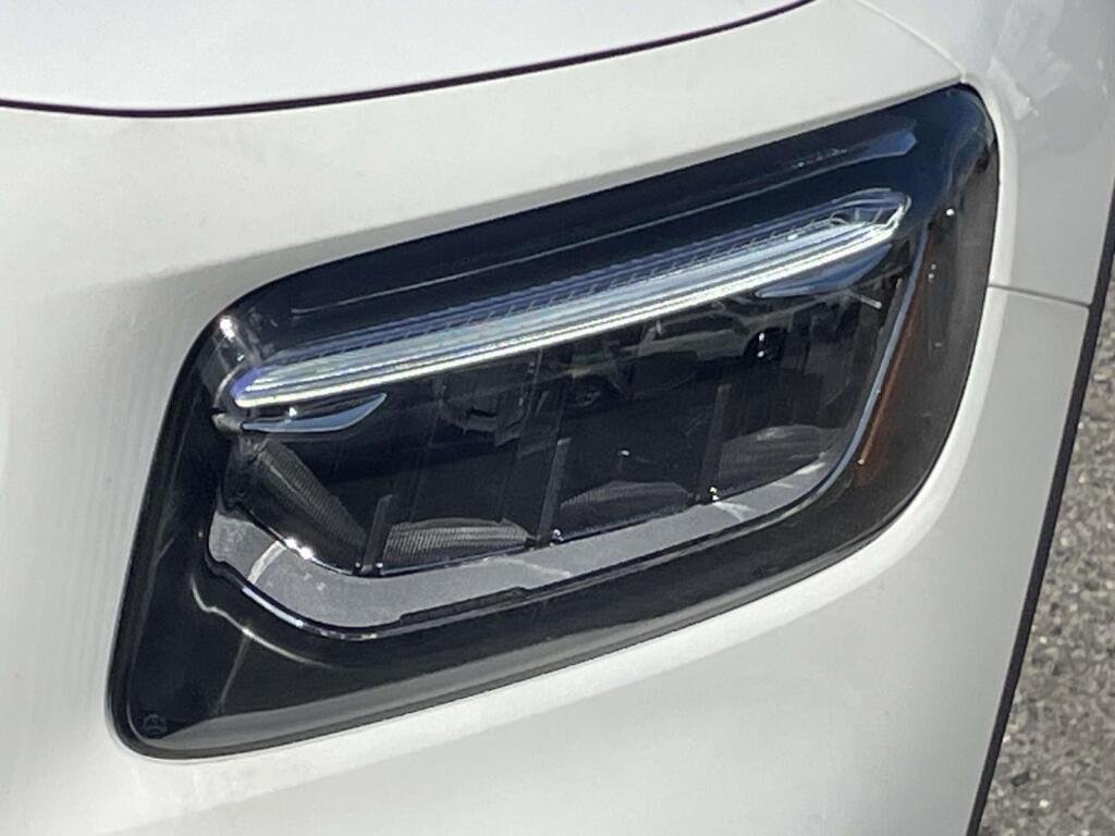 New 2026 Polar White Mercedes-Benz GLB 250 image 13