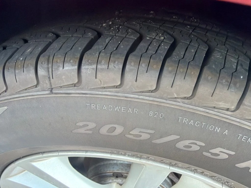 Used 2017 Red Hyundai Base image 12