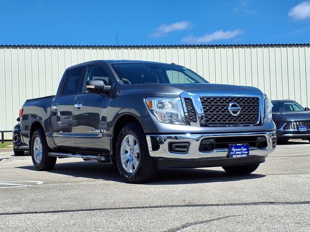 2018 Nissan TITAN SV