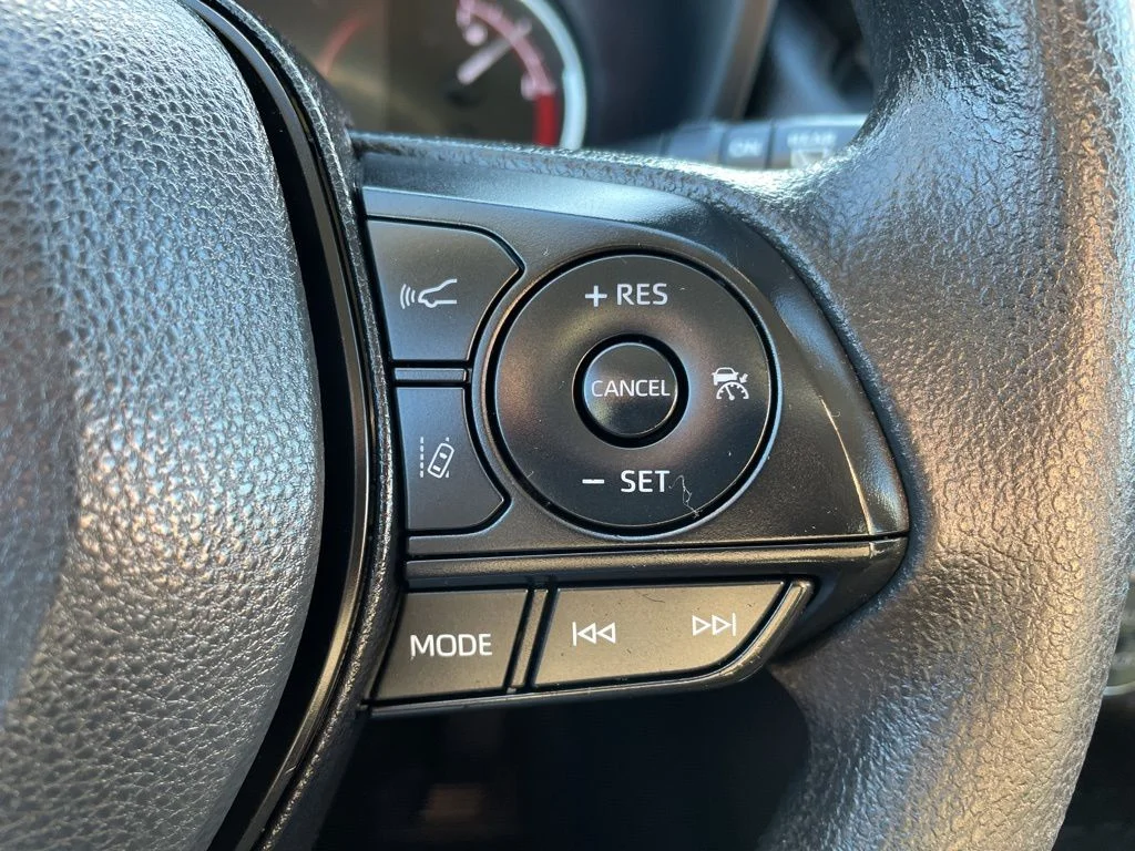 2023 Toyota RAV4 XLE - Photo 15