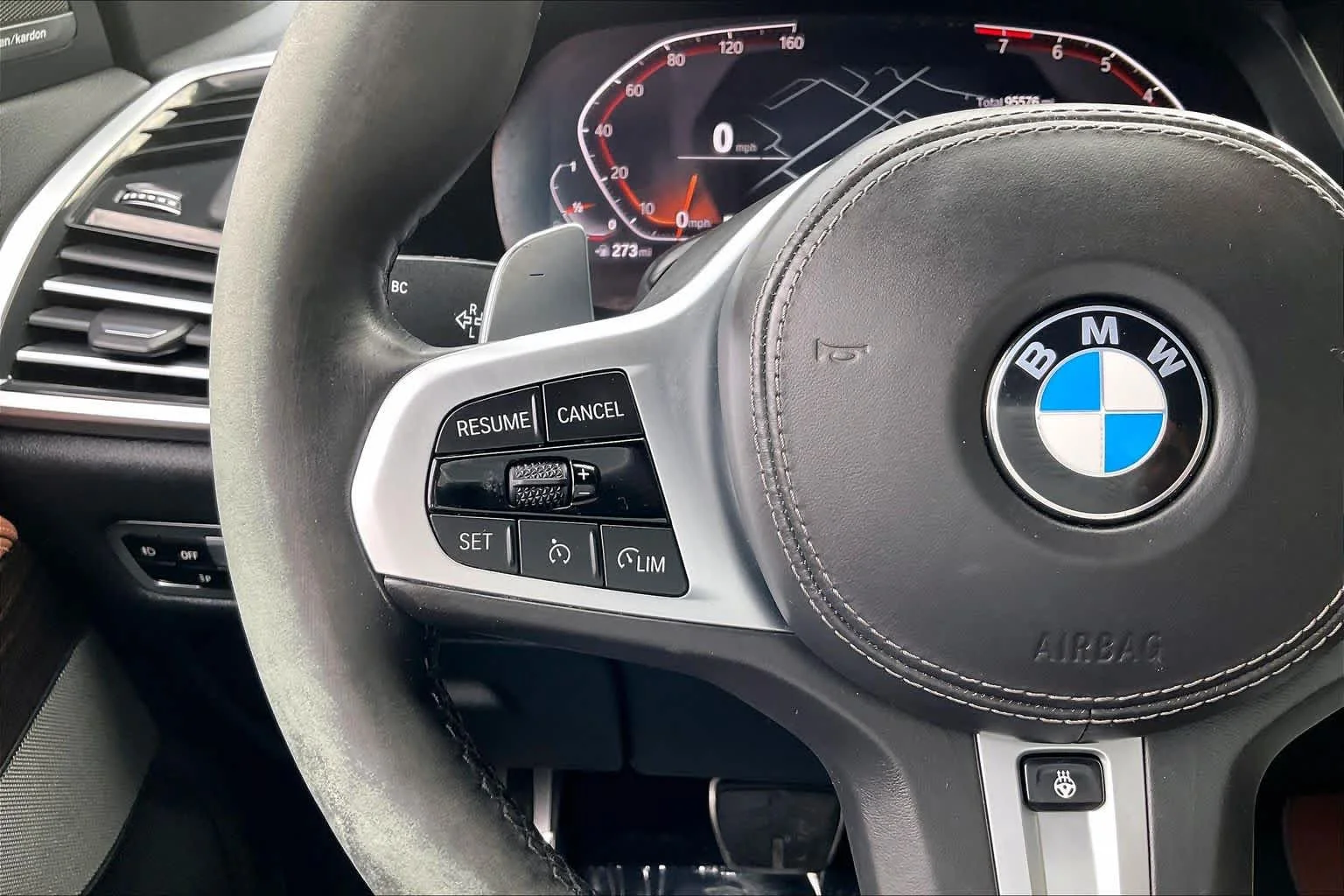 Used 2019 Mineral White Metallic BMW xDrive40i image 23