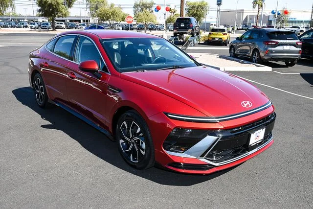 Used 2024 Red Hyundai SEL image 7