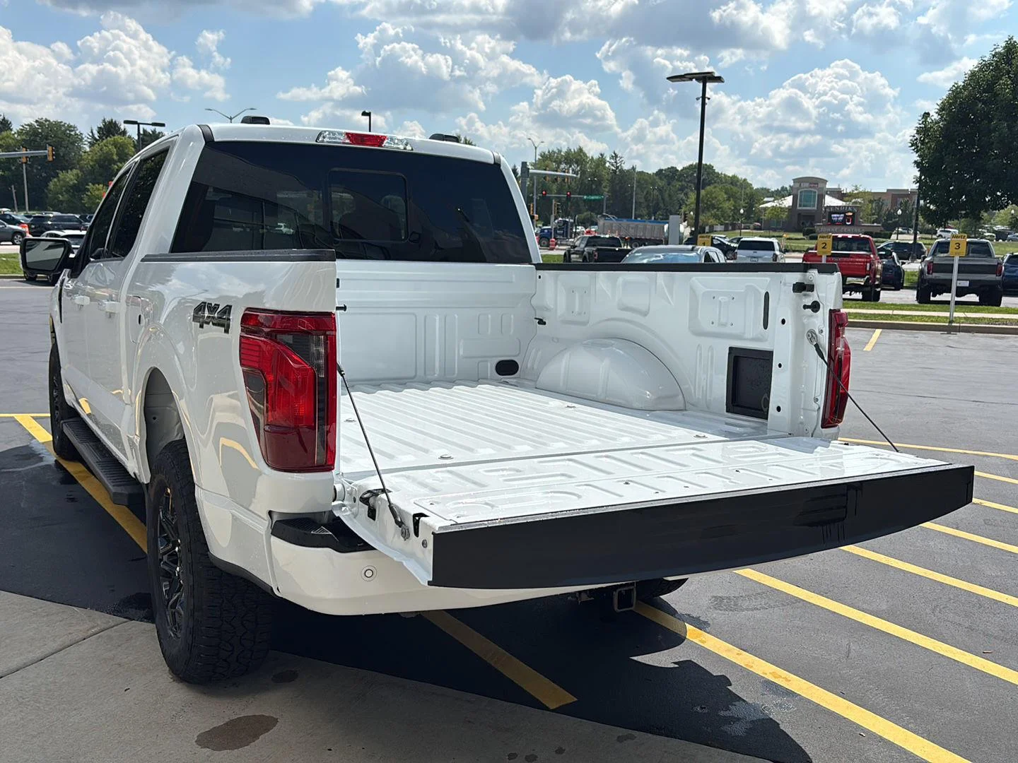 New 2026 Oxford White Ford XLT image 25