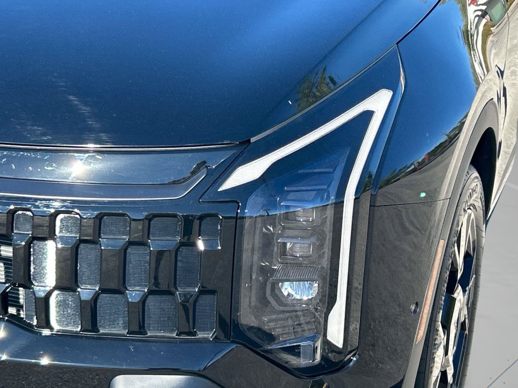 New 2026 Ebony Black Kia X-Line image 33