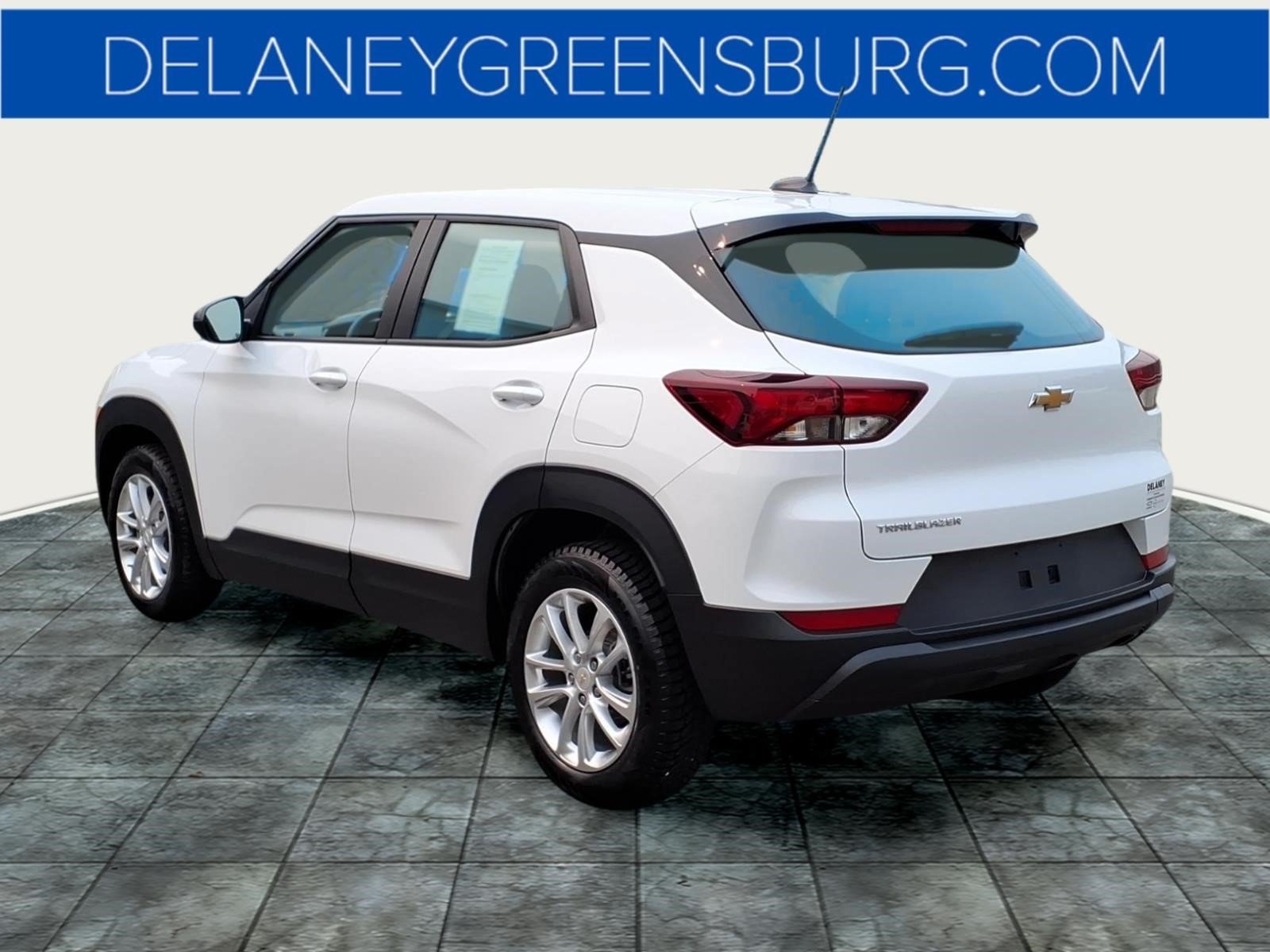 Used 2024 Summit White Gaz Chevrolet LS image 5