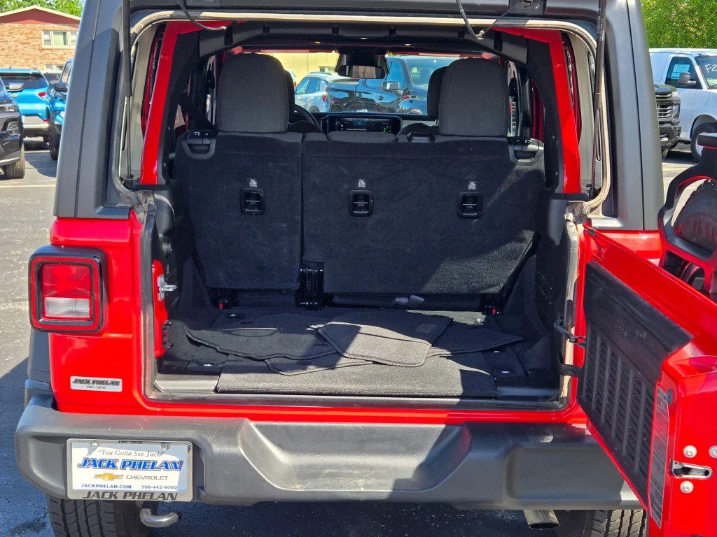 Used 2025 Red Jeep 4-Door Summit 4x4 image 13