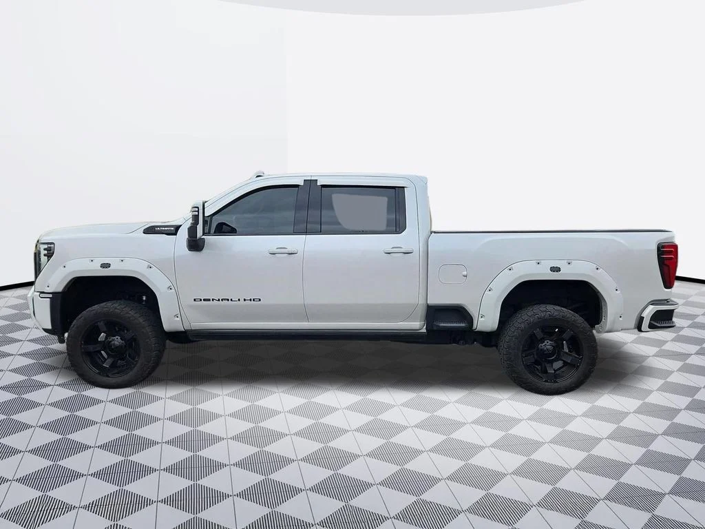 Used 2024 White Frost GMC Denali Ultimate image 3