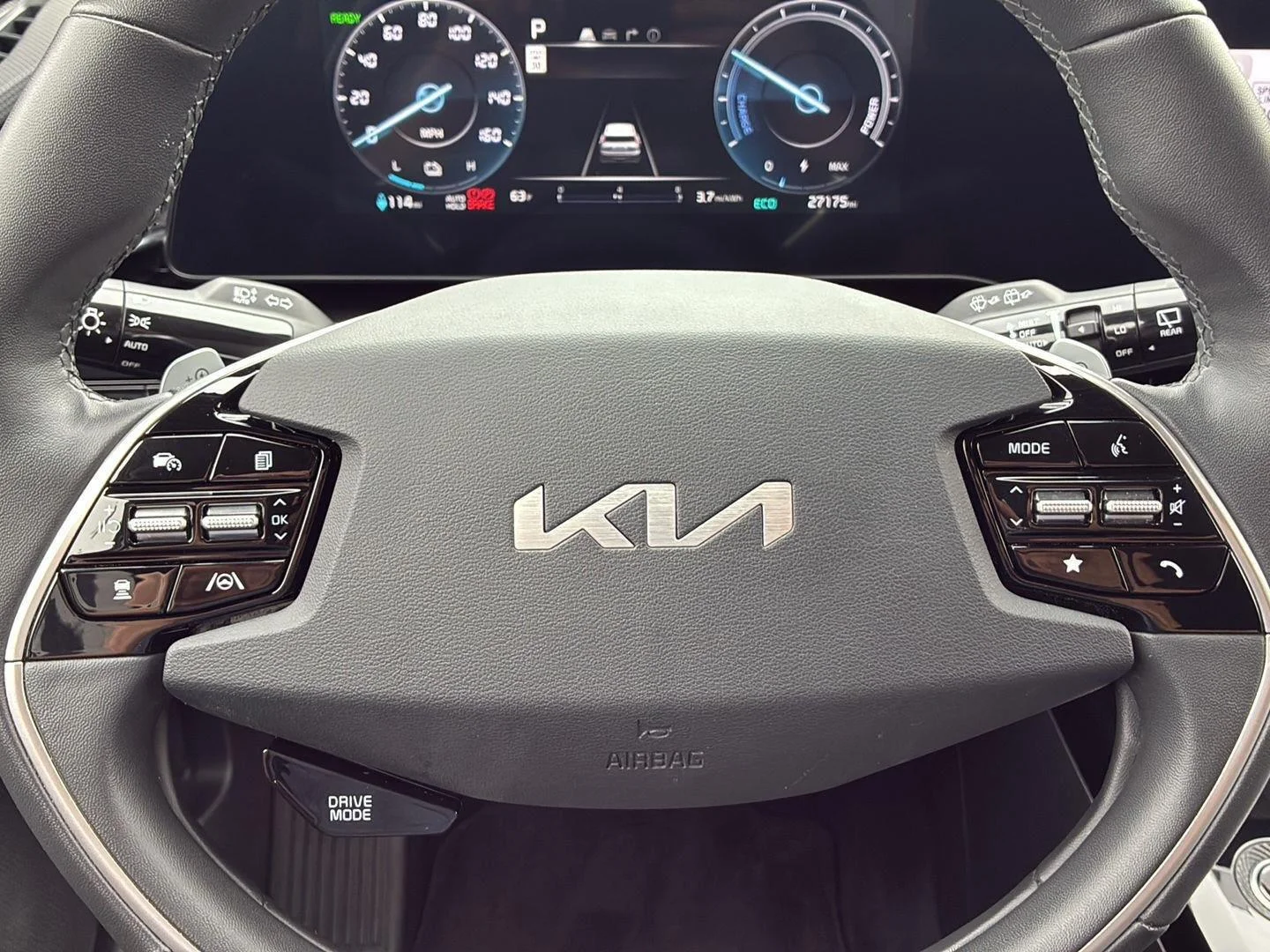 Used 2023 Runway Red Kia Wind image 43