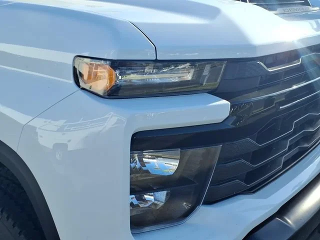 New 2026 Summit White Chevrolet WT image 2