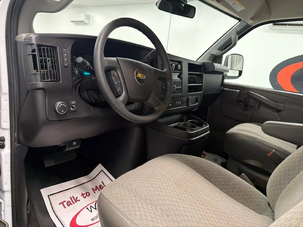 Used 2025 White Chevrolet LT image 11