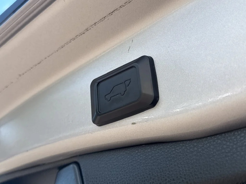 Used 2021 Silver Toyota XLE image 8