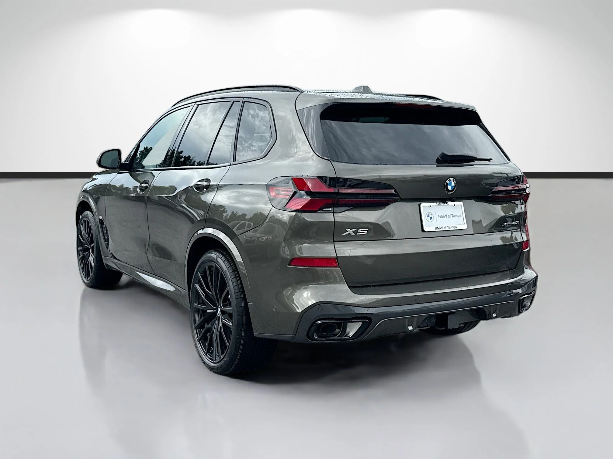 New 2026 Manhattan Green Metallic BMW xDrive40i image 5