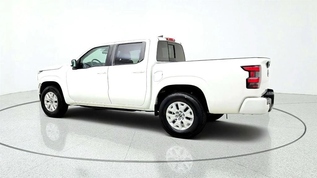 Used 2022 Glacier White Nissan Crew Cab 4x2 SV Automatic image 7