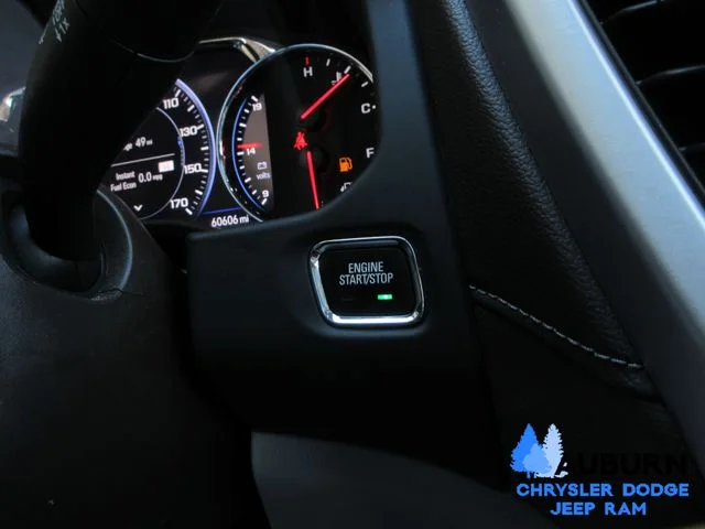 Used 2023 White GMC SLT image 39