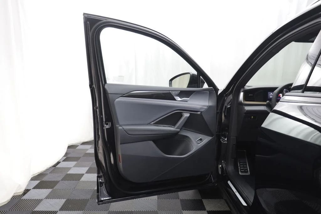 New 2026 Black Pearl Volkswagen 2.0T SEL R-Line Turbo image 5