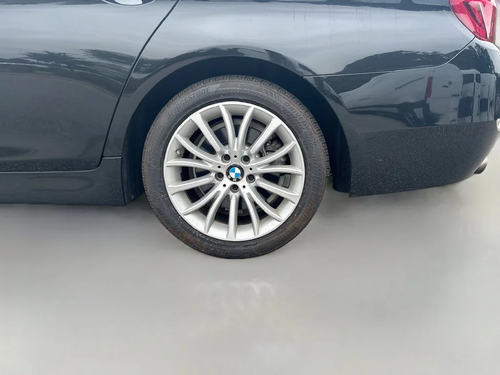 Used 2015 Black BMW 528i xDrive image 9