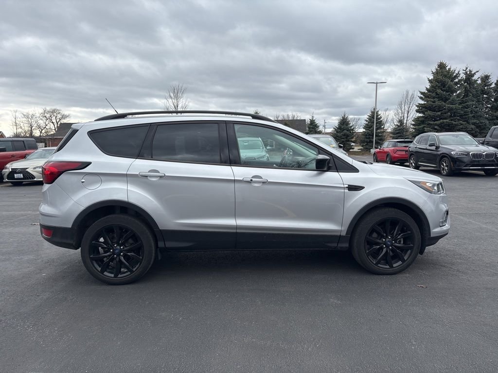 Used 2019 Ford Escape SE with VIN 1FMCU9GD0KUA70488 for sale in Williamsville, NY