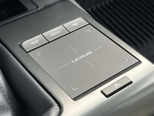 Used 2022 White Lexus 460 image 40