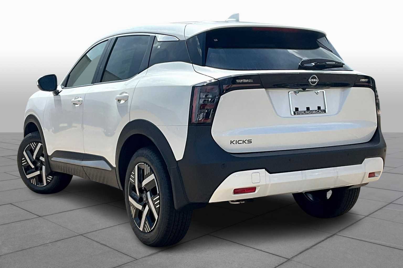 Used 2025 Aspen White Tricoat Nissan SV image 7