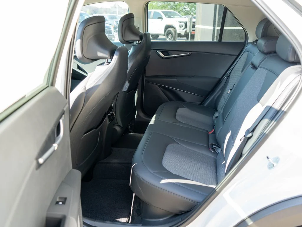 New 2026 Snow White Pearl Kia EX image 12