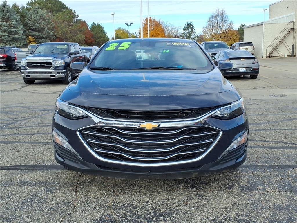 2025 Chevrolet Malibu 1LT photo 2