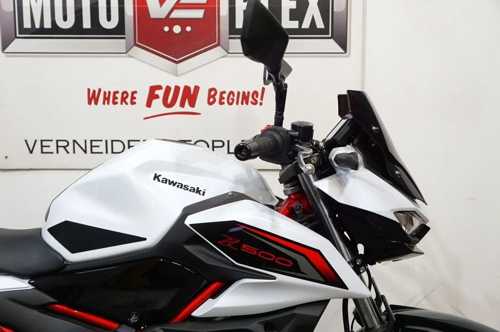 New 2026 Pearl Blizzard White/Ebony Kawasaki SE ABS image 10
