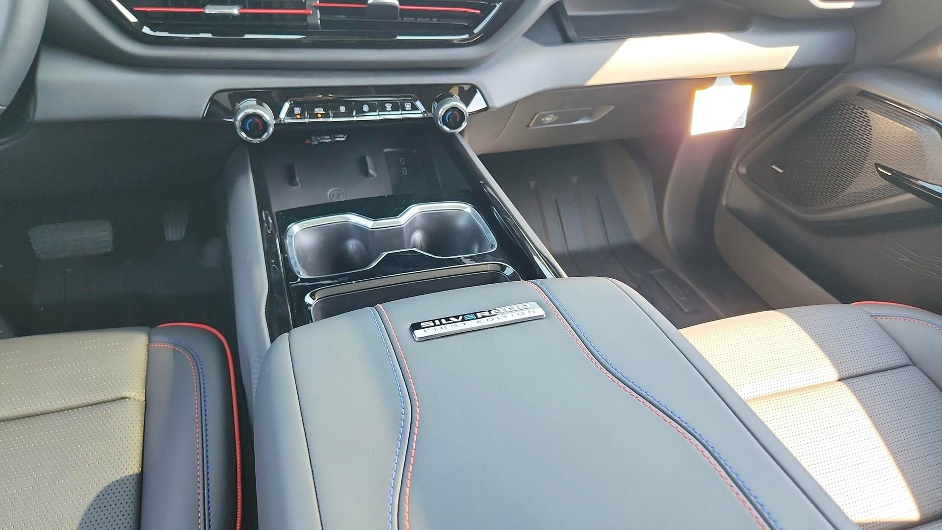 2024 Chevrolet Silverado EV RST - Photo 28