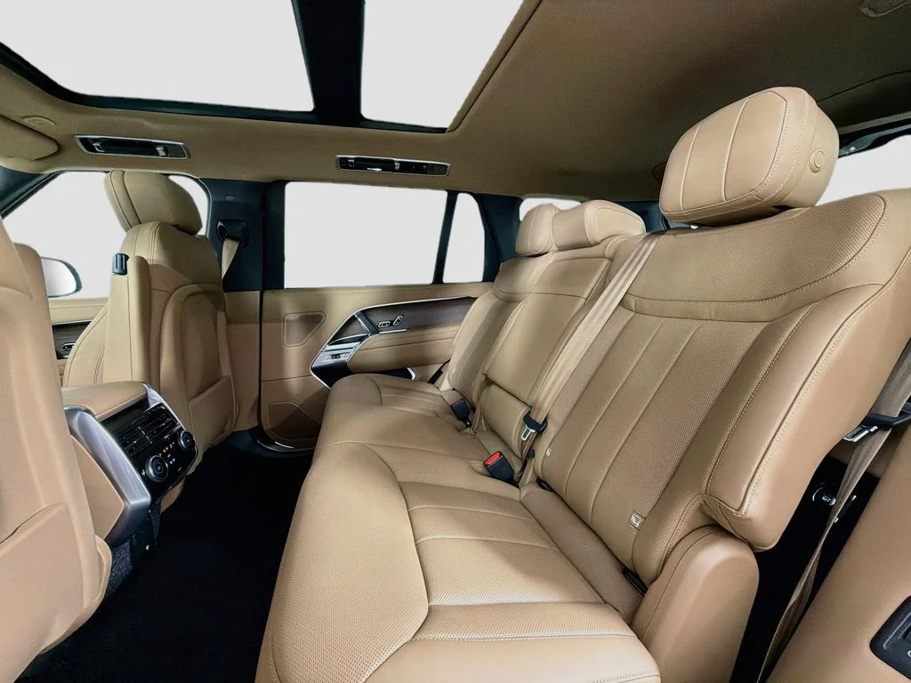 New 2026 Fuji White Land Rover SE 7 Seats image 26