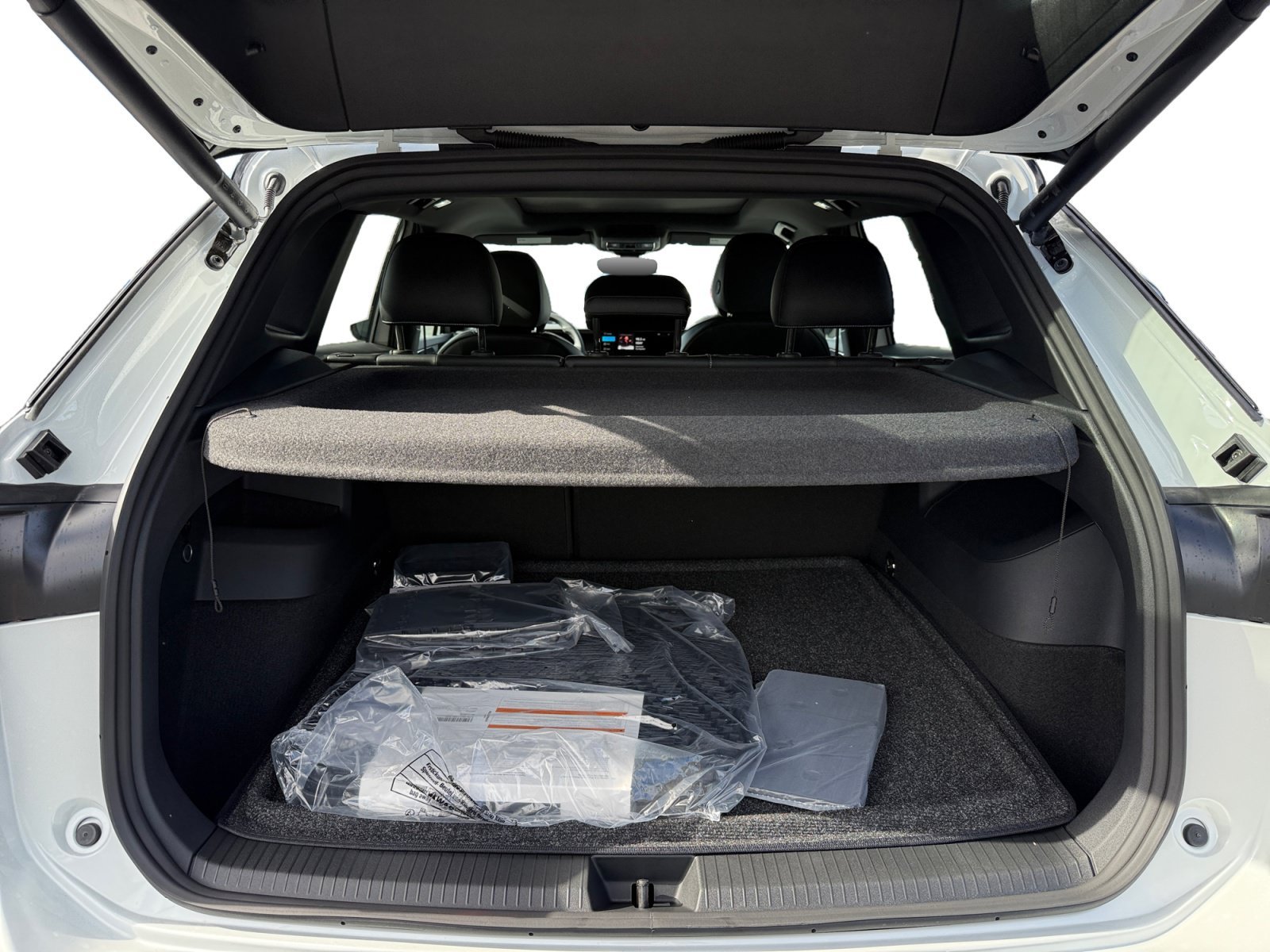 New 2026 Opal White W/Deep Black Roof Volkswagen SE R-Line Black image 17