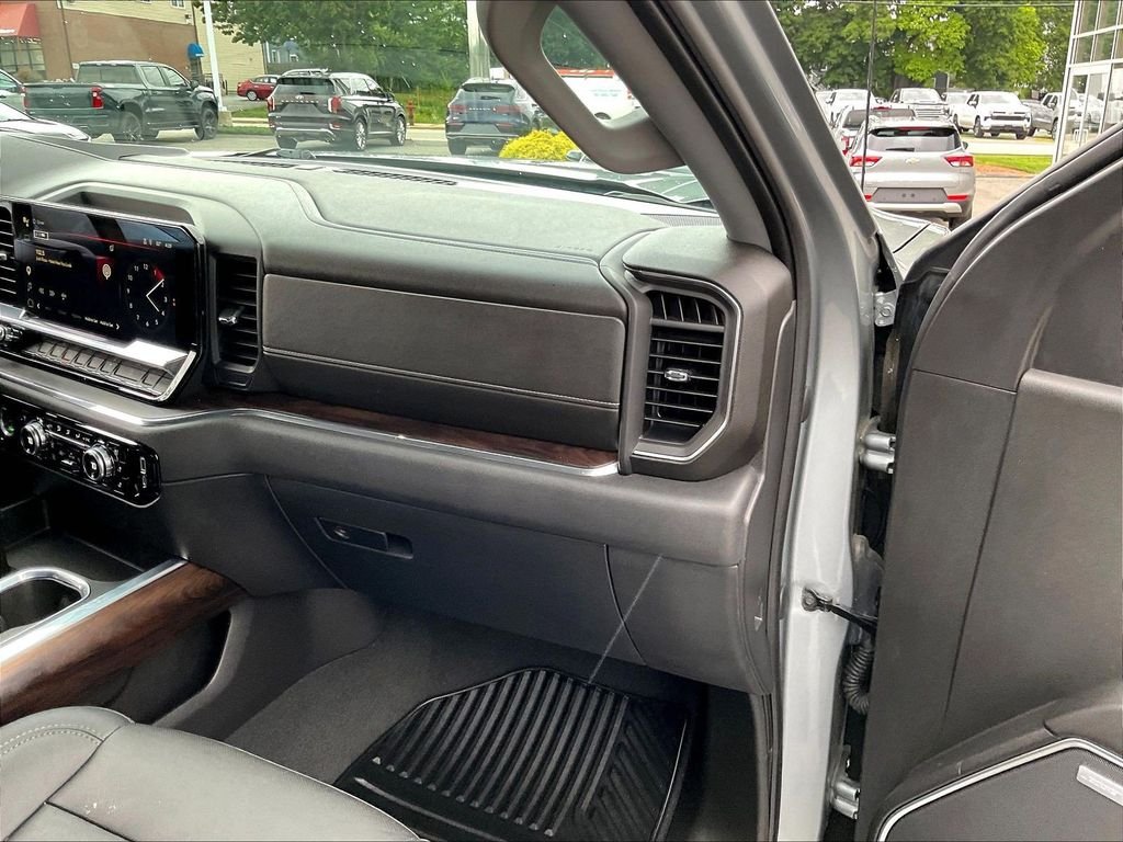 Used 2023 Silver GMC SLT image 13