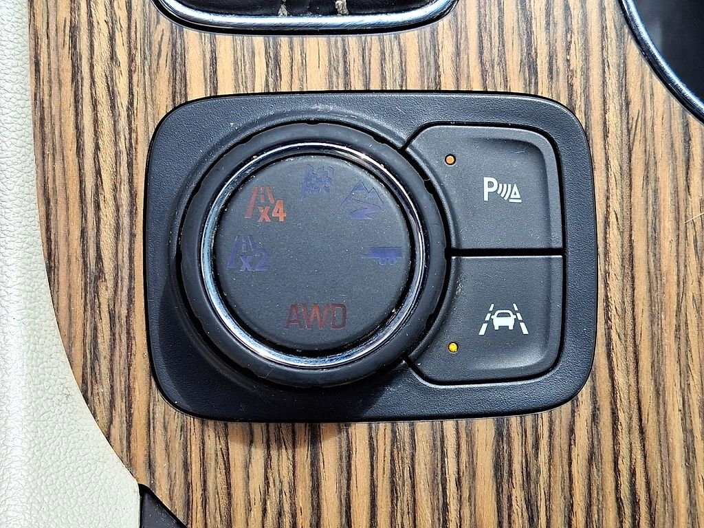 Used 2019 White GMC Denali image 25
