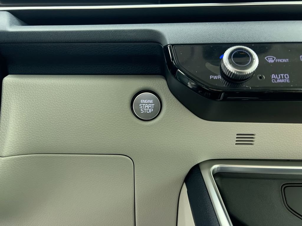 New 2026 Ceramic Silver Kia SX image 23