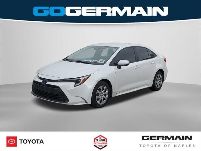 Certified Used 2025 WIND CHILL PEARL Toyota  image 1
