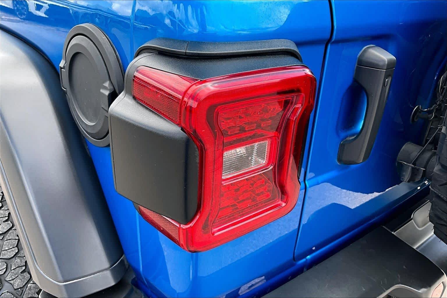 Used 2022 Hydro Blue Pearlcoat Jeep Unlimited High Tide image 28