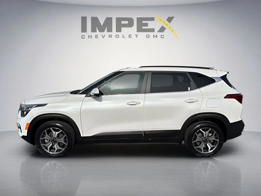 Used 2023 White Kia EX image 2