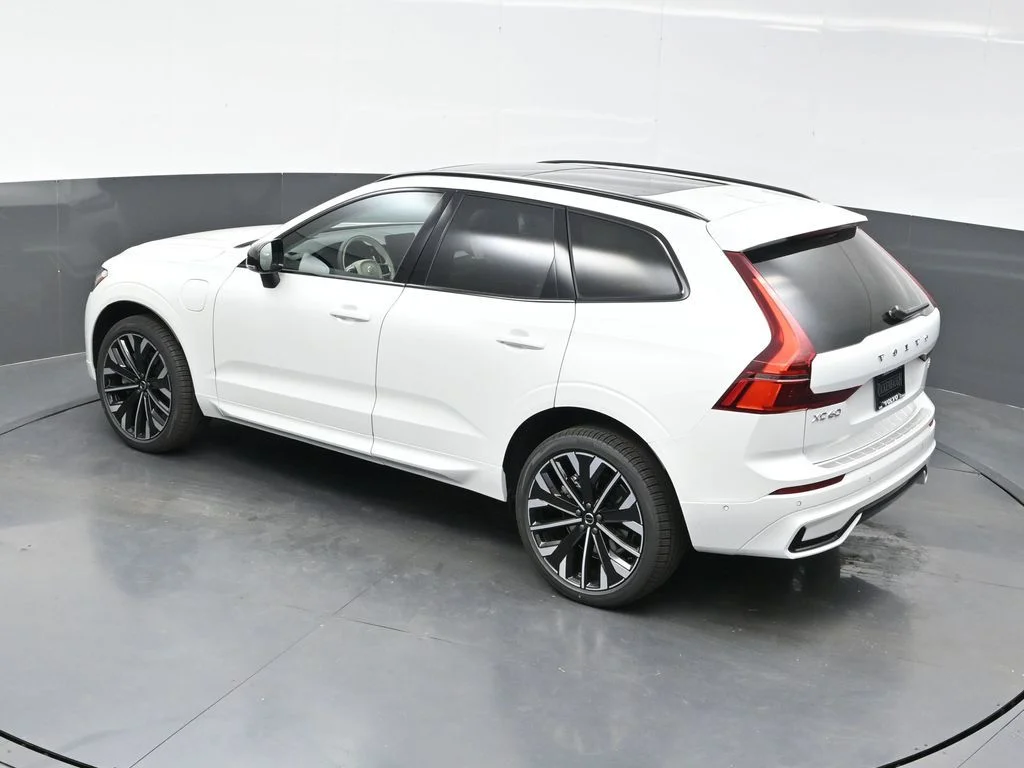 New 2026 Crystal White Volvo T8 Ultra image 35
