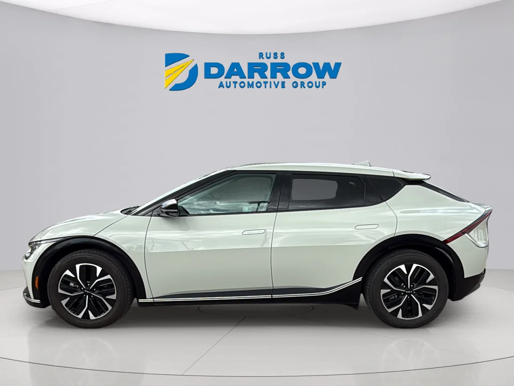 Certified Used 2023 White Kia Wind image 2