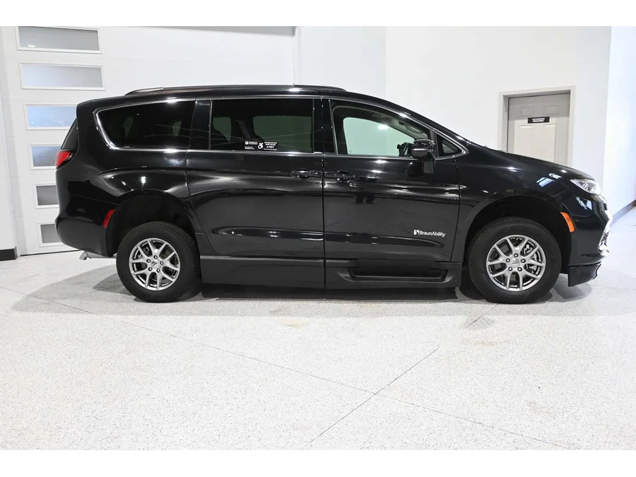 Used 2021 BLACK Chrysler Touring Mobility Handicap Van image 5