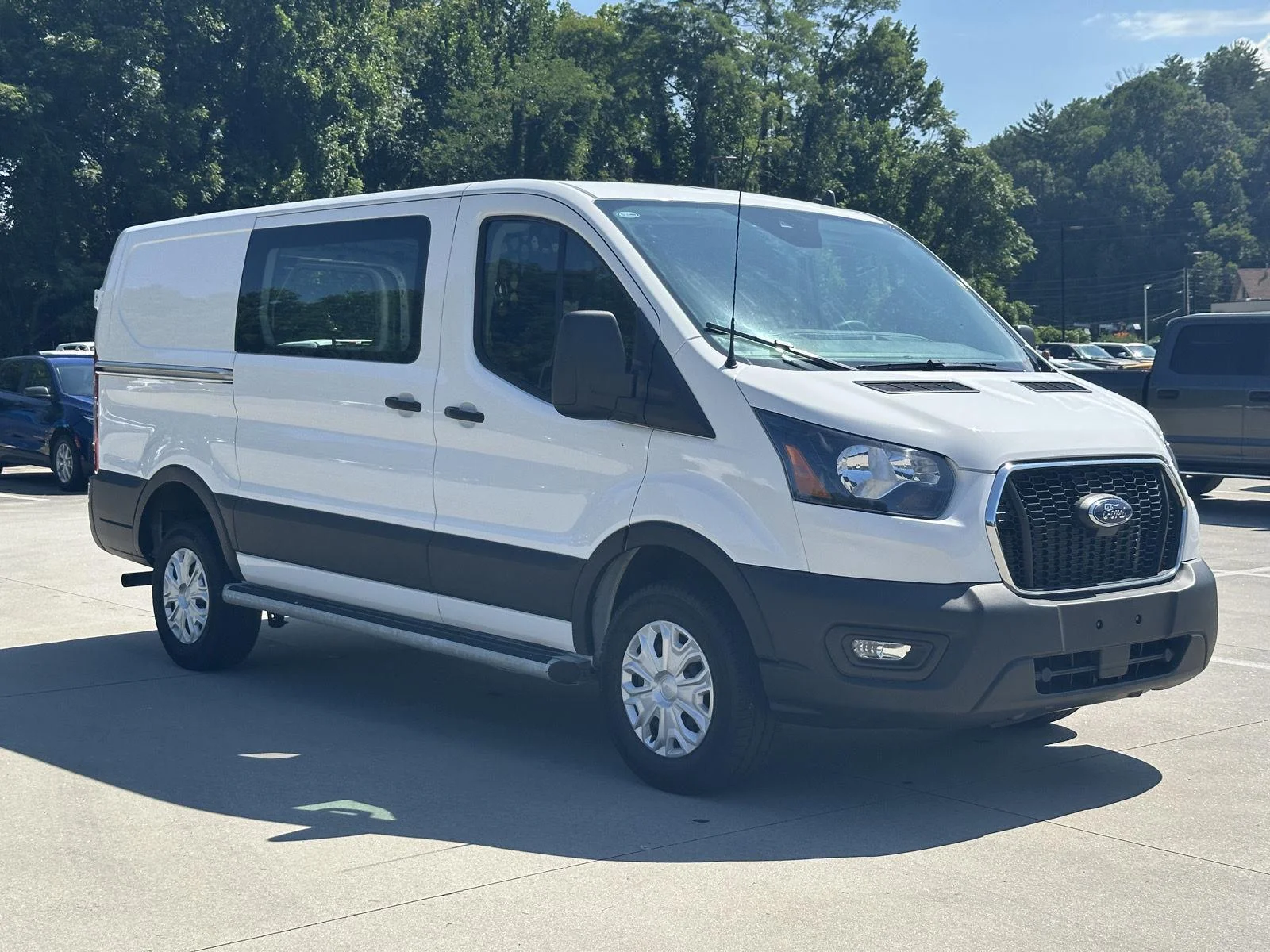 Used 2025 Oxford White Ford  image 1